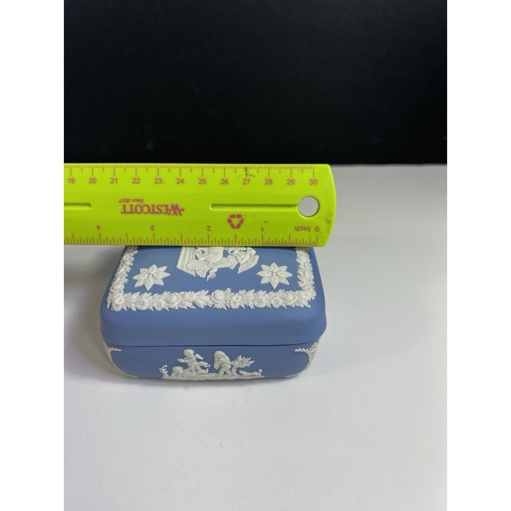 Wedgwood Blue Jasperware Keepsake Box Greek Chariot Cherubs England - Picture 6 of 8